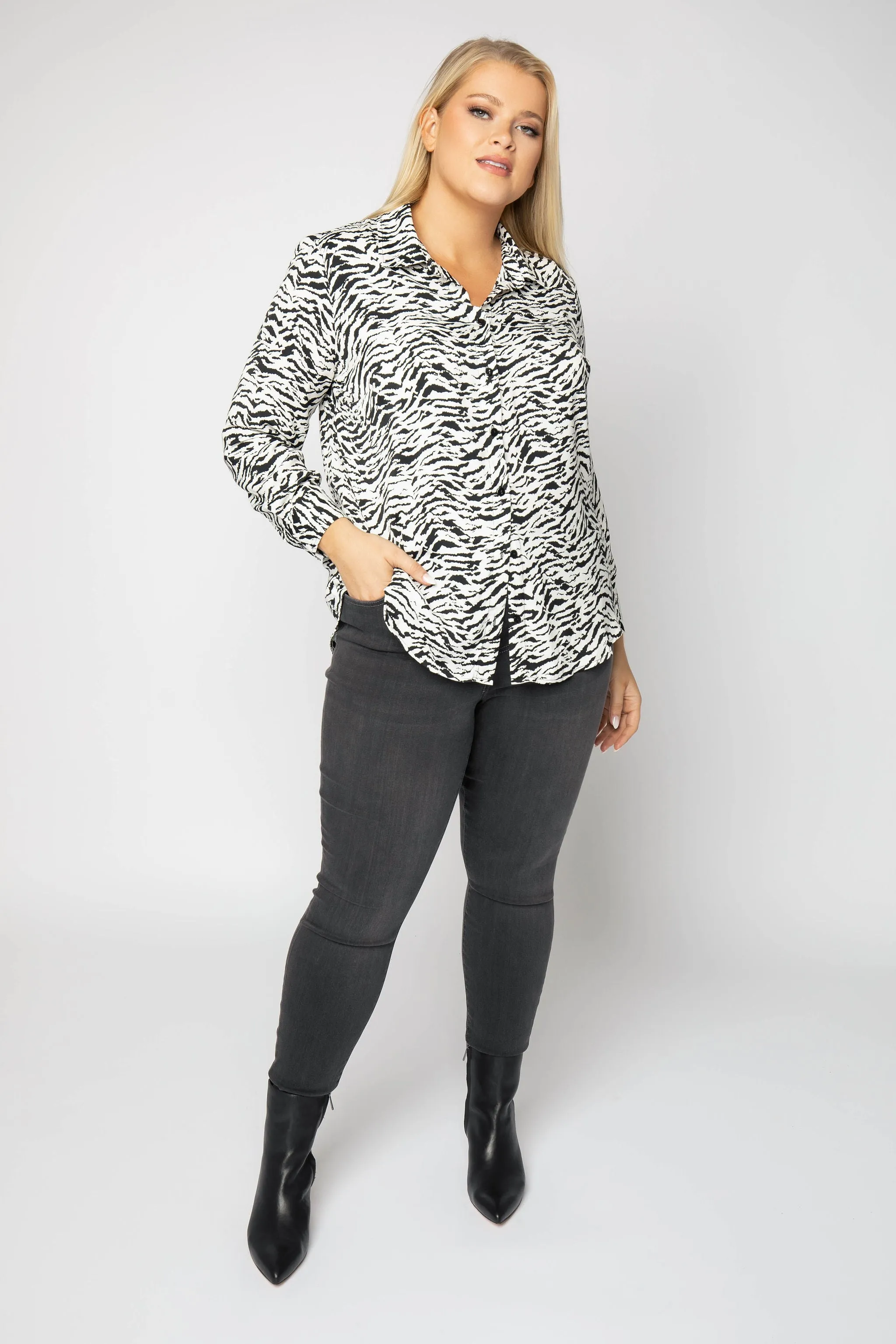 BUTTON UP WOVEN BLOUSE